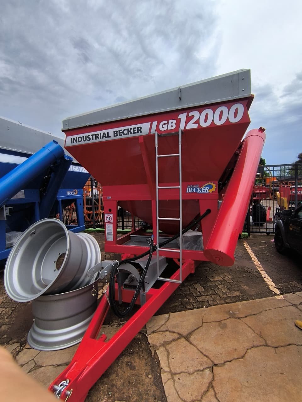 WhatsApp Image 2025-11-10 at 15.22.09 (1)